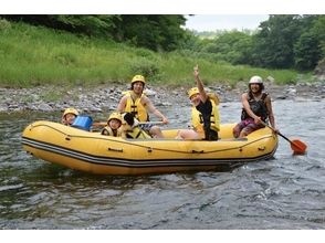 [Hokkaido-Hidaka] clear stream in the Saru river Rafting