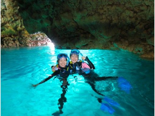 SALE! [Okinawa Blue Cave] Snorkeling and easy boat tour! Private charter system ♪ ★ Very satisfied with the beautiful shop's extensive facilities (photo and video shooting services included)の画像