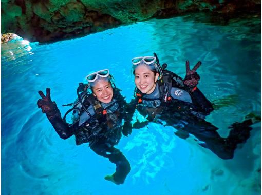 [Okinawa, Onna Village] Experience diving in the mysterious Blue Cave (1 dive, fully chartered guide, easy-to-move boat, guided over 1,500 people last year)の画像