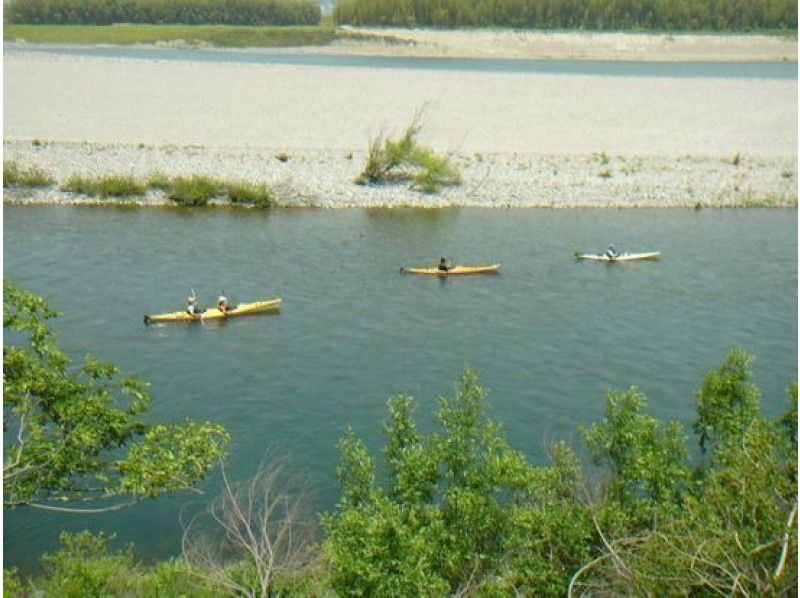 【徳島・吉野川】初心者OK!雄大な自然を体感!リバーカヤック体験(ビギナーコース:90分)