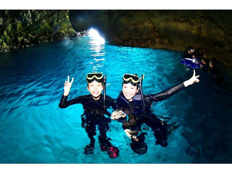 [Blue Cave Snorkeling] Easy boat ride | GoPro high quality video and photos | Unlimited shooting only at our shop | Free shower, shampoo, hair dryer and parkingの紹介画像