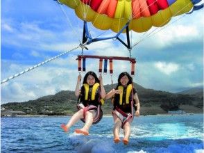 【那覇発】空から沖縄の海を満喫!気軽に空中散歩!パラセーリングの画像