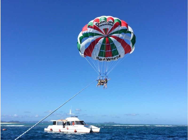 【那覇発】空から沖縄の海を満喫！気軽に空中散歩！パラセーリング