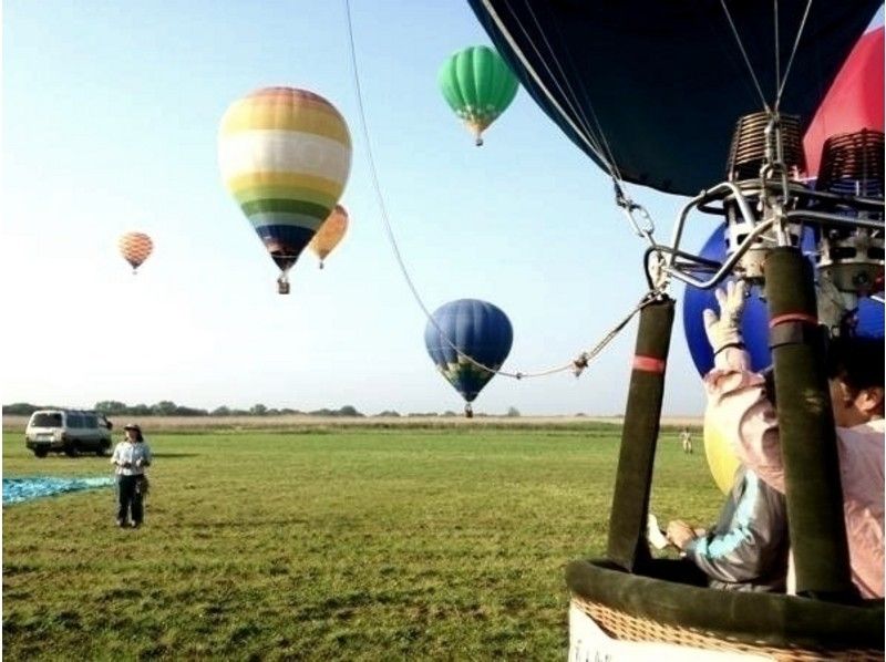 [Shiga Hachiman-Lake Biwa area] experience the "feeling of floating" of the extraordinary! Hot-air balloon free flight courseの紹介画像