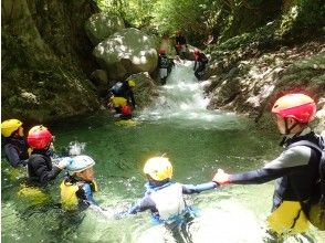 【5歳からなんとかOK！三重・キャニオニング】美しい水に輝く白い景色！癒やしの渓谷！水晶谷