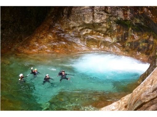 【奈良・キャニオニング】日本有数の蒼く透き通る名水、鬼の住処へ!前鬼川 【奈良・キャニオニング】日本有数の蒼く透き通る名水、鬼の住処へ!前鬼川