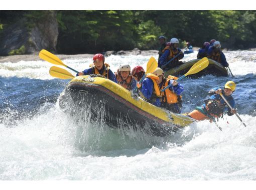 <Late April to June> [Minakami, Gunma] Lunch included! Thrilling 1-day Tone River rapids rafting course (^o^)丿の画像