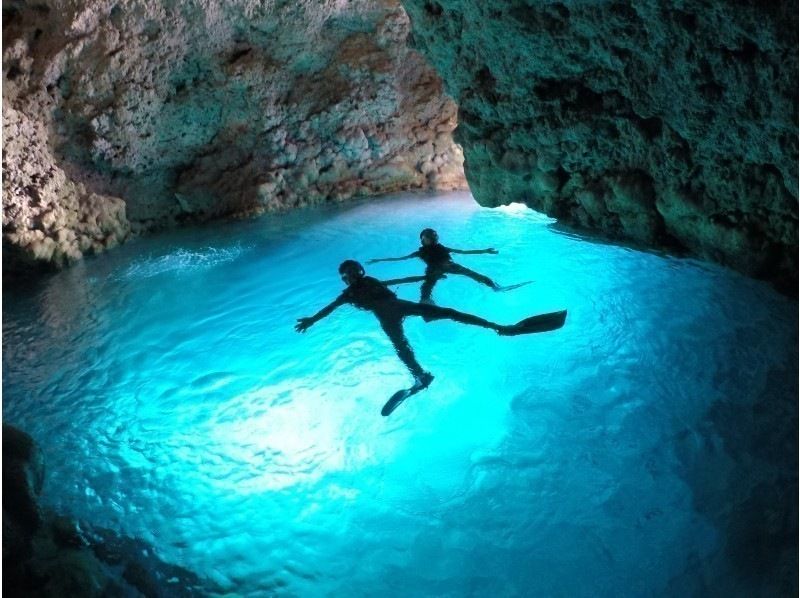 [Okinawa Blue Cave & Tropical Fish and Churaumi Snorkel] Safe and Secure Shop Meeting ◆ underwater movie & Photo Free Gift ◆の紹介画像