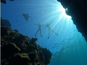 【沖縄/北谷】美ら海シュノーケル◇貸切専属ガイド◇餌あげ無料◇Gopro無料写真動画付き◇初心者歓迎◇最高な沖縄時間をお約束♪