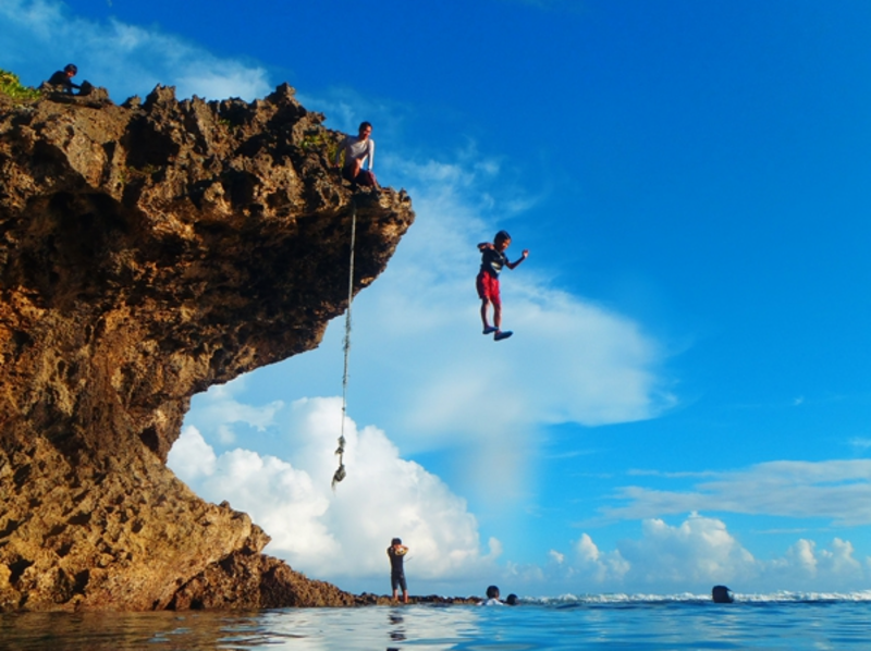[Okinawa main island] will Tsukuso play the great outdoors! Cliff jump & my oasis [snorkeling]の紹介画像