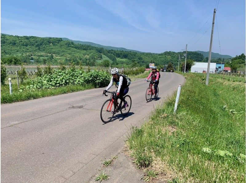 【札幌集合・余市～仁木町】初心者歓迎！香るぶどう畑の丘　海鮮を楽しむサイクリングツアー（市内送迎あり