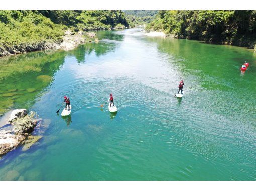 No.1 in popularity! If you're not sure what to do, try this! Mini river SUP tour on the clear Yoshino River! Lessons included [Kochi] About 15 minutes from Otoyo IC | For groups, couples, and individualsの画像