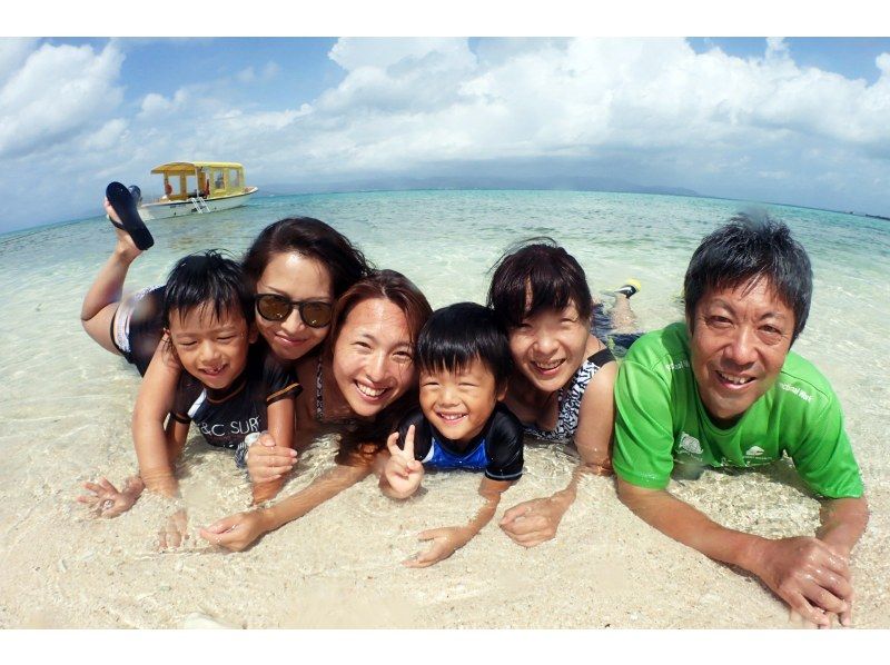 [From Ishigaki Island-Taketomi Island Dissolution] Reliable small group system! Longed-for uninhabited island & Churaumi snorkeling! (Half-day course)の紹介画像