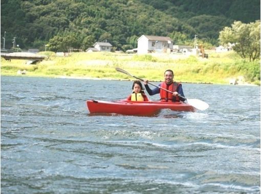 【徳島・吉野川】ガイドと一緒に雄大な自然を満喫しよう！リバーカヤック体験ツーリング（3時間）の画像