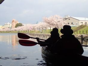 この時期限定！　桜とスカイツリーのお花見カヤックの美景！　スカイツリーカヤックツアー　少人数でプライベート感覚で楽しめます。