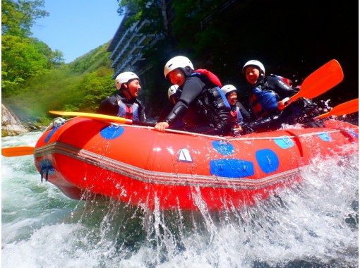 ✅【群馬/みなかみ/半日ラフティング3時間】水しぶきを浴びる喜び、共に乗り越える挑戦。冒険の舵を取れ！★学割ありの画像
