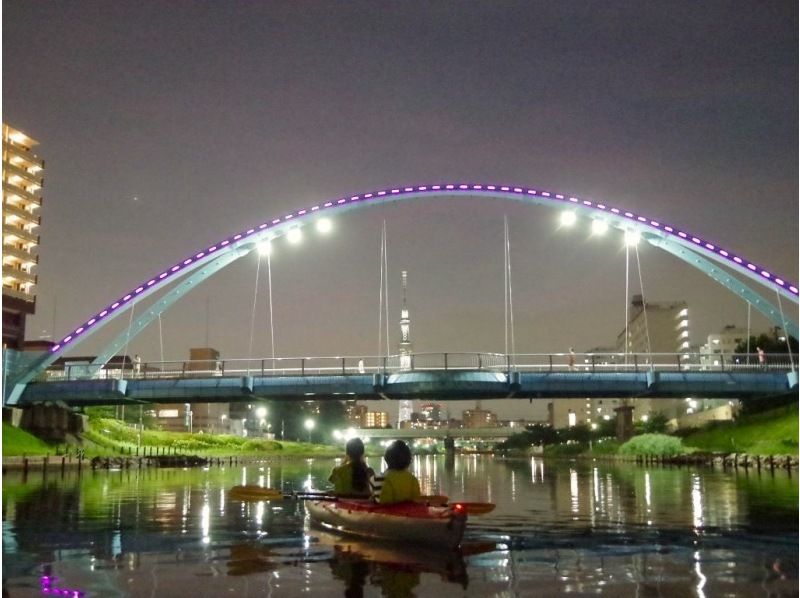 【東京 カヤック】スカイツリーの絶景！　　東京ナイトカヤックツアー　　♪平日1名様から大歓迎！　ソロ活女子にもおすすめです。の紹介画像