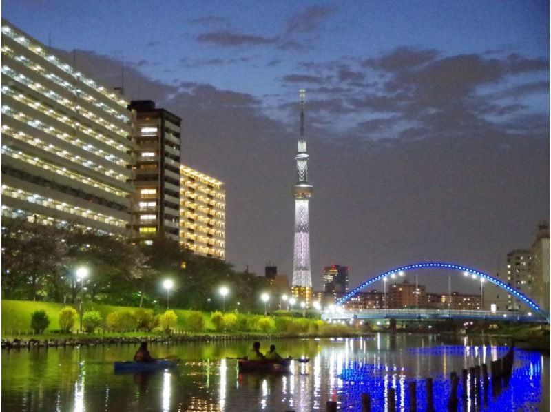 【東京 カヤック】スカイツリーの絶景！　　東京ナイトカヤックツアー　　♪平日1名様から大歓迎！　ソロ活女子にもおすすめです。の紹介画像