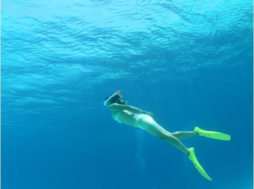 [Okinawa Kerama] Recommended! Go by boat SUP & snorkeling tour (3.5 hours)の画像