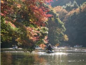 カヤックから紅葉の絶景を楽しもう！　　千葉県亀山湖半日カヌーツアー（平日限定）