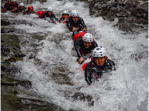 SALE! [Gunma/Minakami/Half-day canyoning 3 hours/Tour photos are free!] An invitation to a spectacular river trekking trip that tickles your sense of adventure ★ Student discount availableの画像