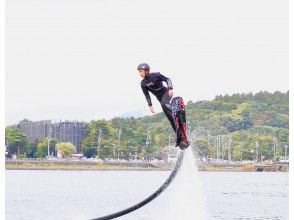 [Yamanashi/Lake Yamanaka] Hoverboard that flies in the sky with water pressure!の画像