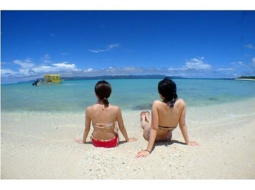 Enjoy summer early! [Departing and returning from Ishigaki Island] Small group tour for peace of mind! Snorkeling on a deserted island and in the beautiful ocean! (1-day course)の画像