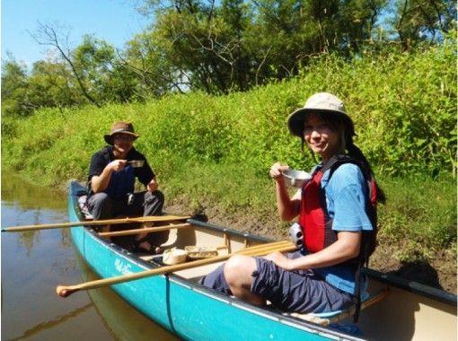 [Hokkaido ・ Kushiro River】 Let's feel the wind of nature slowly! Canoe experience day course (Kushirogawa wetland course)の画像