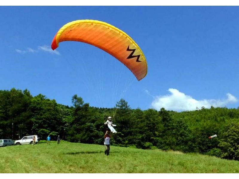[ฮอกไกโด・ แม่น้ำอาไกพาราไกลด์ดิ้ง(Paragliding)ประสบการณ์ภาคพื้นดิน [ยอมรับได้สูงสุด 4 คนในแต่ละครั้ง]の紹介画像