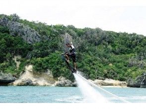 【沖縄・うるま市・浜比嘉島】水圧で空飛ぶボード！ホバーボード／HOVERBOARD
