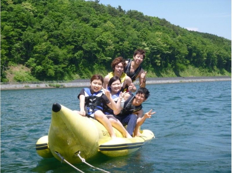 【山梨・山中湖】みんなで楽しく！バナナボートお手軽プランの紹介画像