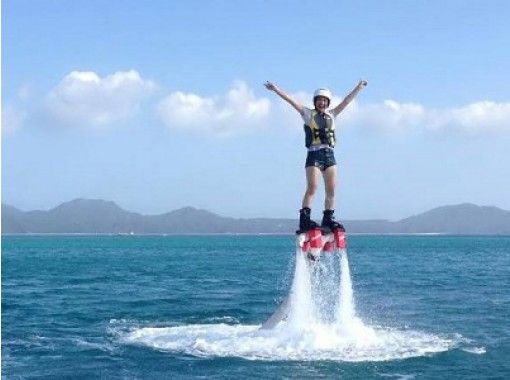 [Okinawa Ginowan] popularity of the latest activities! Float on the sea in the fly board!の画像