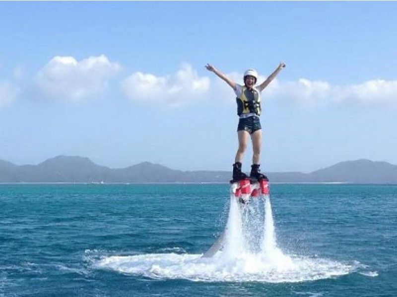 [沖繩宜野灣]最新活動的人氣！漂浮在海面上的飛板！の紹介画像