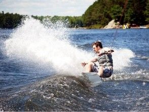 [โอะกินะวะกิโนวัง] ถึงสามชั่วโมง! บทเรียน Wakeboard & นั่งได้ไม่ จำกัด