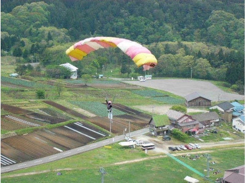 【兵庫・神鍋高原】空と一体！爽快空中散歩「パラグライダー1日体験コース」初心者・お子様歓迎！