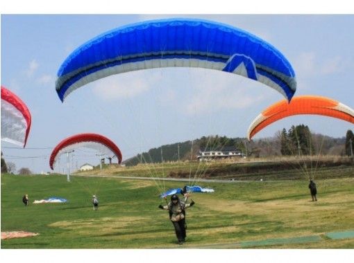 [兵库/神奈高原（Hannago Kogenbe）]随时可以在空中散步“滑翔伞半天体验课程”，初学者和孩子们都可以（早上和下午）の画像