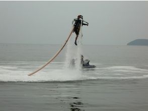 【長崎・長崎】背中に背負ったジェットで飛ぶ!ジェットパック体験40分コースの画像