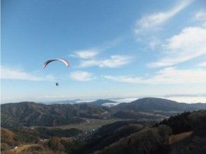 【京都・久美浜】爽快空中散歩「モーターパラグライダータンデムフライト体験」お子様抱っこで３人乗りも可