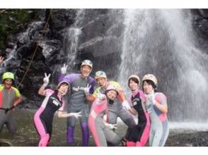 【兵庫・神鍋高原】マイナスイオンで癒される！深緑の中のシャワークライミング！