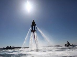 【沖縄・宜野湾】人気のアクティビティをコラボで！海大好き！フライボード＆ウエイクボードの画像