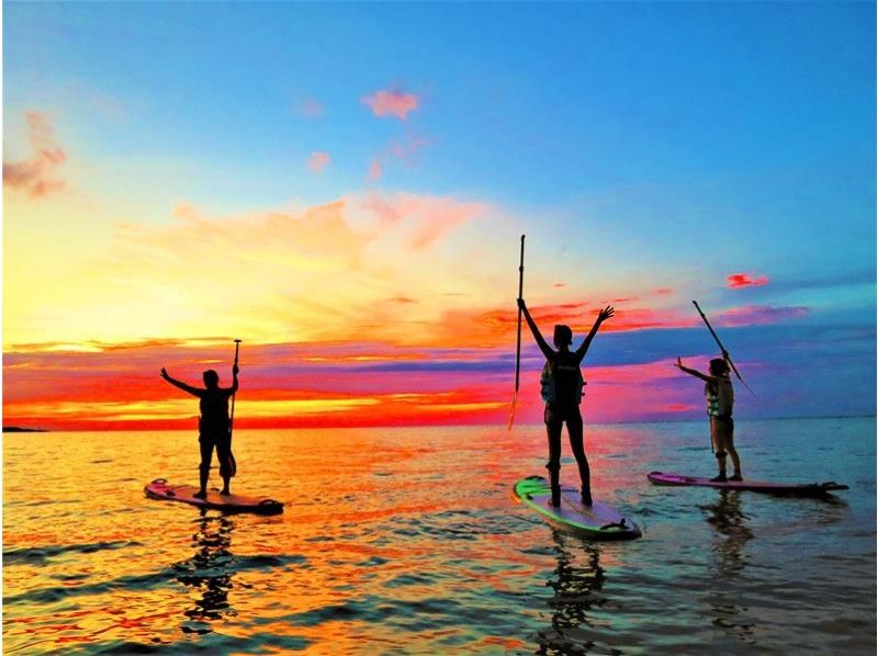 【恩納村／約2時間】サンセットSUP｜夕日を浴びて海岸線をクルージング！１日の終わりに感動体験を！
