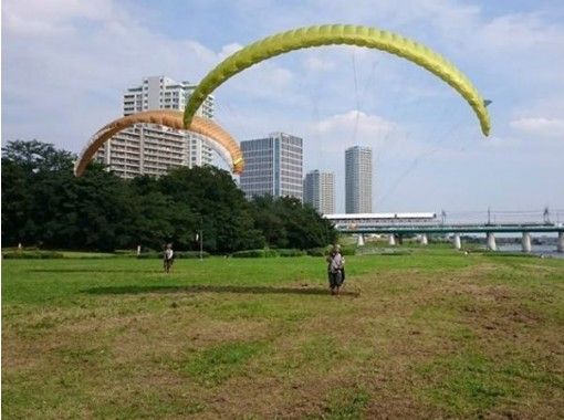 【東京・世田谷】中学生以上参加可能。多摩川河川敷で1時間のパラグライダー体験。青空に飛び立とう！の画像