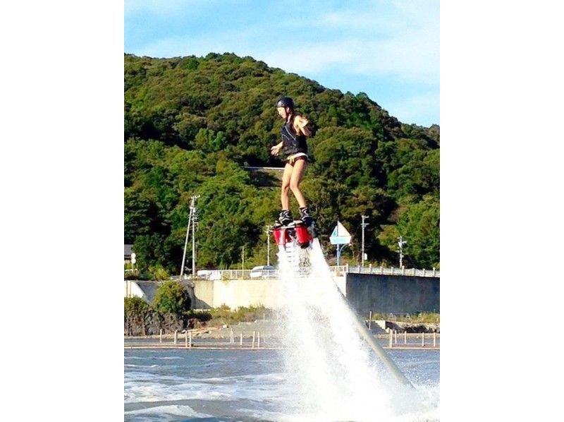 [Shizuoka-Lake Hamana] <fly on the water pressure! > Flyboard experience! First Experience Course or Experienced Courseの紹介画像