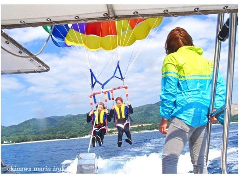 【冲绳地区·国头郡】覆盖天空和海洋！浮潜＆海上拖伞の紹介画像