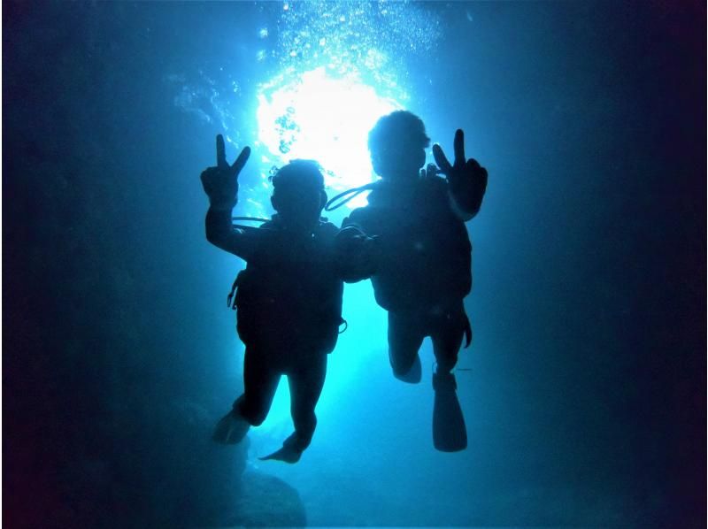 Local coupon OK [Blue Cave Private Beach Experience Diving] Free GoPro photos and videos immediately transferred to smartphone ♪ Free towel sandals ♪ Autumn sale underwayの紹介画像