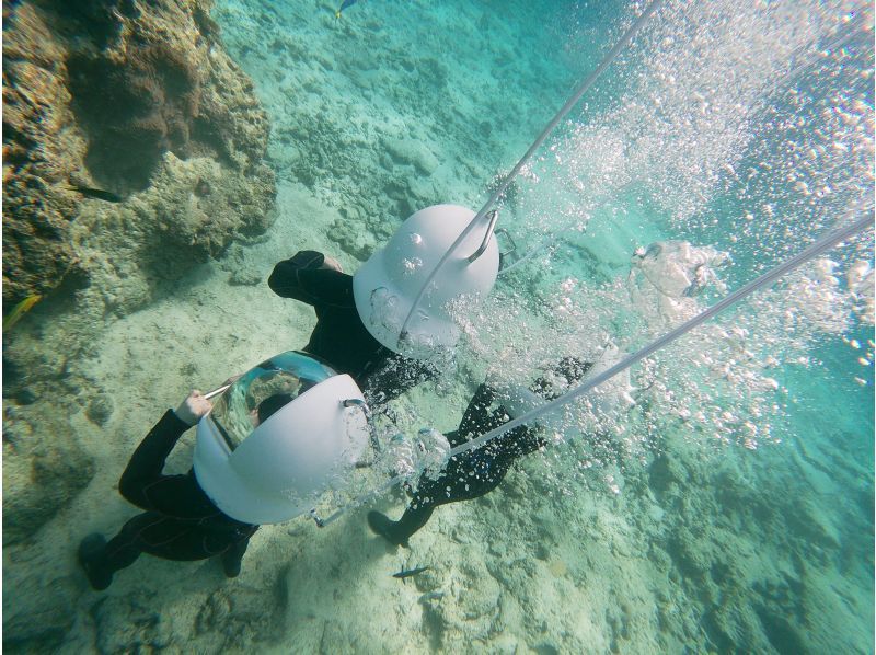 【沖縄 恩納村】 8歳からの水中散歩ボートシーウォーク Goproカメラ・タオルレンタル付の紹介画像