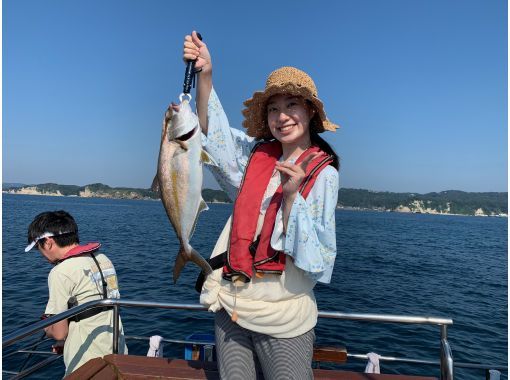 千葉・勝浦】鯛やヒラメなど大物を釣り上げよう！クルーザーで行く船