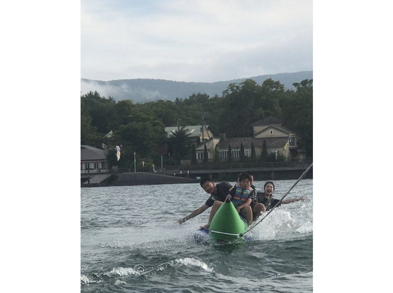 【山梨・山中湖】とにかく楽しい　バナナボート体験の紹介画像