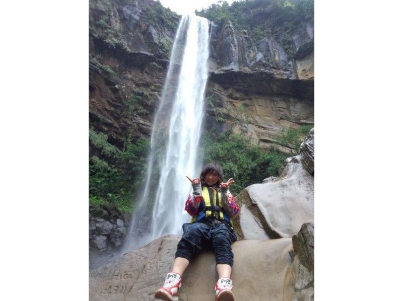 [Okinawa ・ Iriomote Island] canoe & trekking! Okinawa Takishima course of the prefecture's first drop Pinaisara (half-day course)の紹介画像
