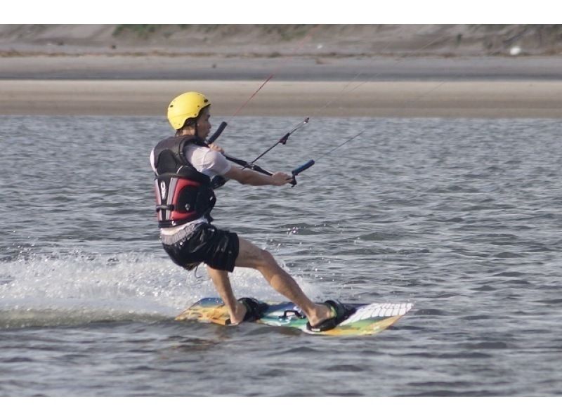 [Kagoshima] Beginner's guide! Easy kiteboarding experience (60 minutes course)の紹介画像